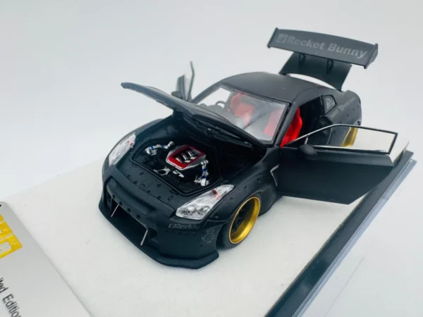 PGM 1:64 NISSAN ROCKET BUNNY R35 MATTE BLACK - Imagen 3