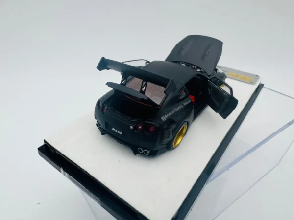 PGM 1:64 NISSAN ROCKET BUNNY R35 MATTE BLACK - Imagen 6