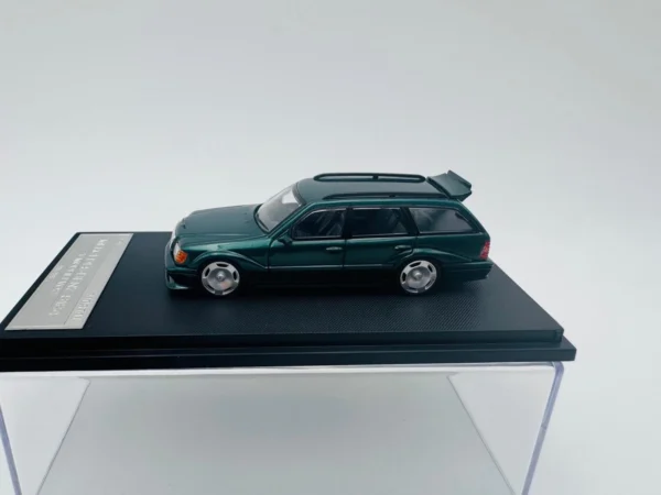 MORTAL 1:64 MERCEDES S124 EVO 2 PEARL GREEN - Imagen 3