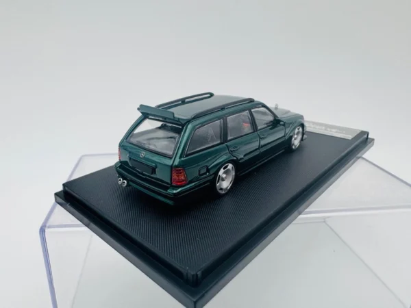 MORTAL 1:64 MERCEDES S124 EVO 2 PEARL GREEN - Imagen 4