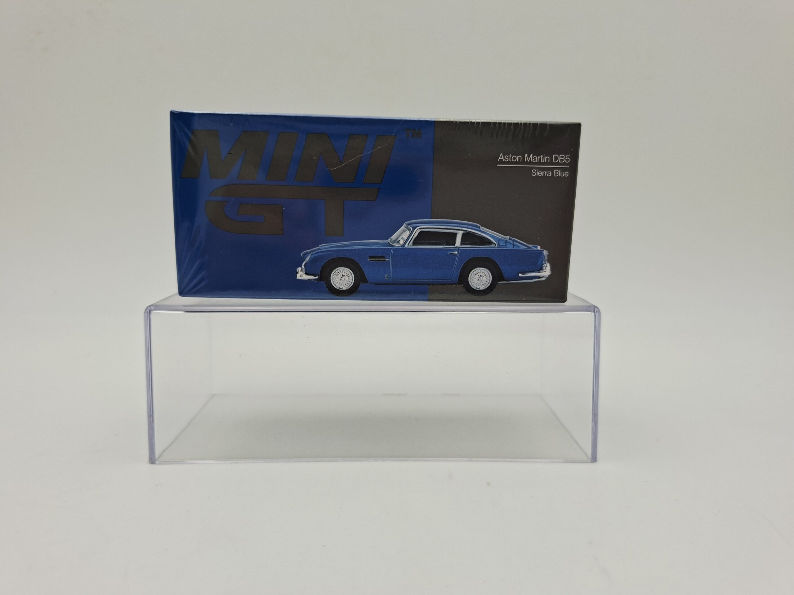 MINI GT 1:64 ASTON MARTIN DB5 SIERRA BLUE NOVEDAD