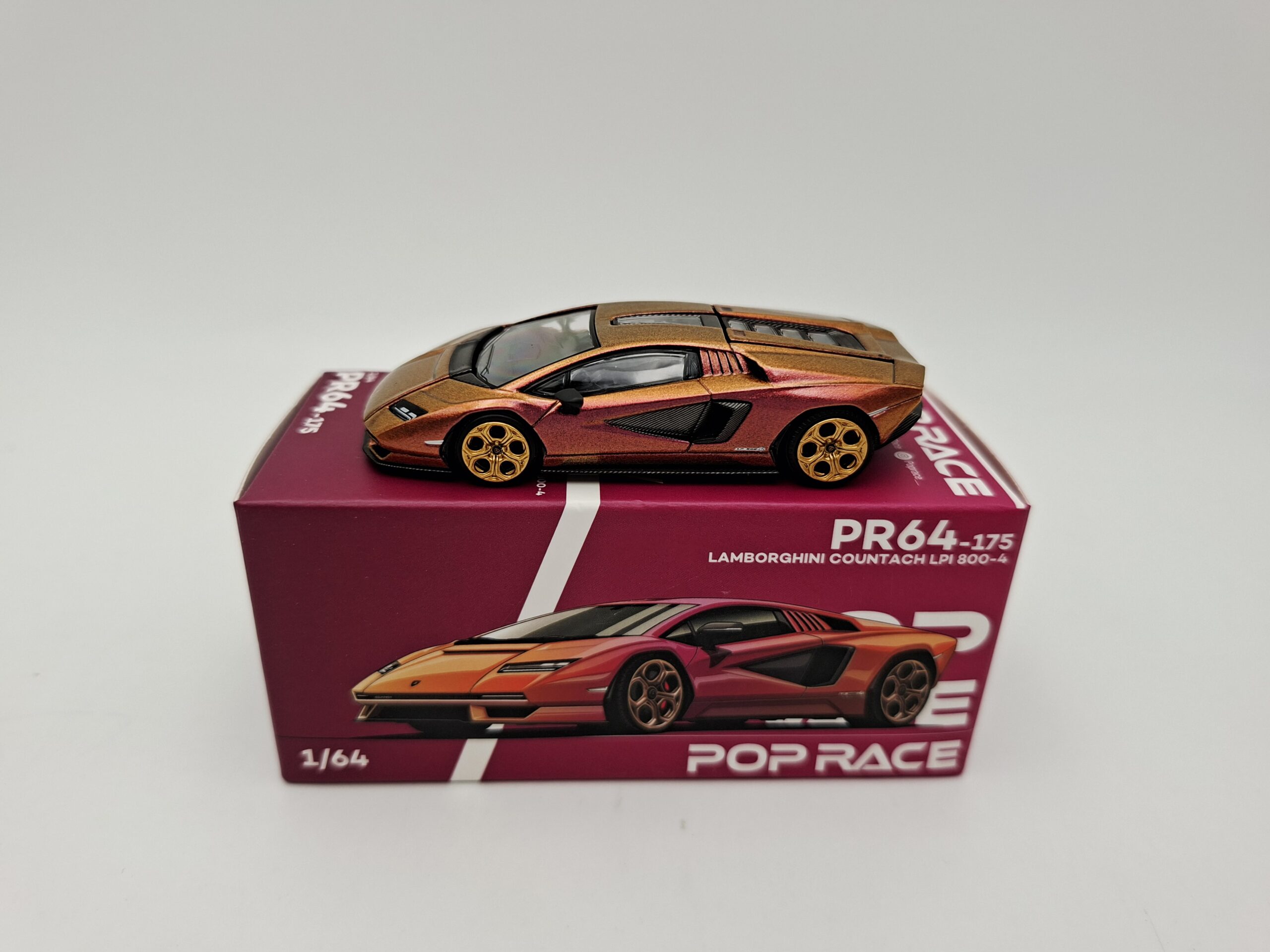 POP RACE 1:64 LAMBORGHINI COUNTACH LPI 800-4 NOVEDAD