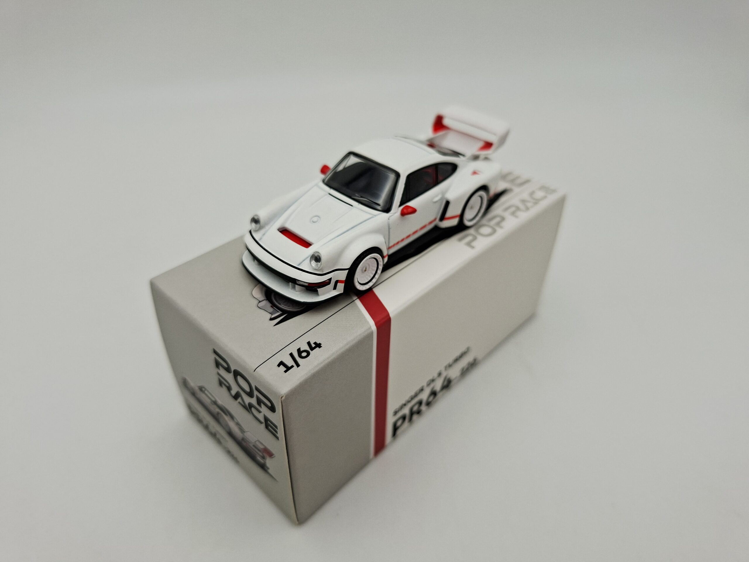 POP RACE 1:64 PORSCHE SINGER DLS TURBO WHITE NOVEDAD - Image 2