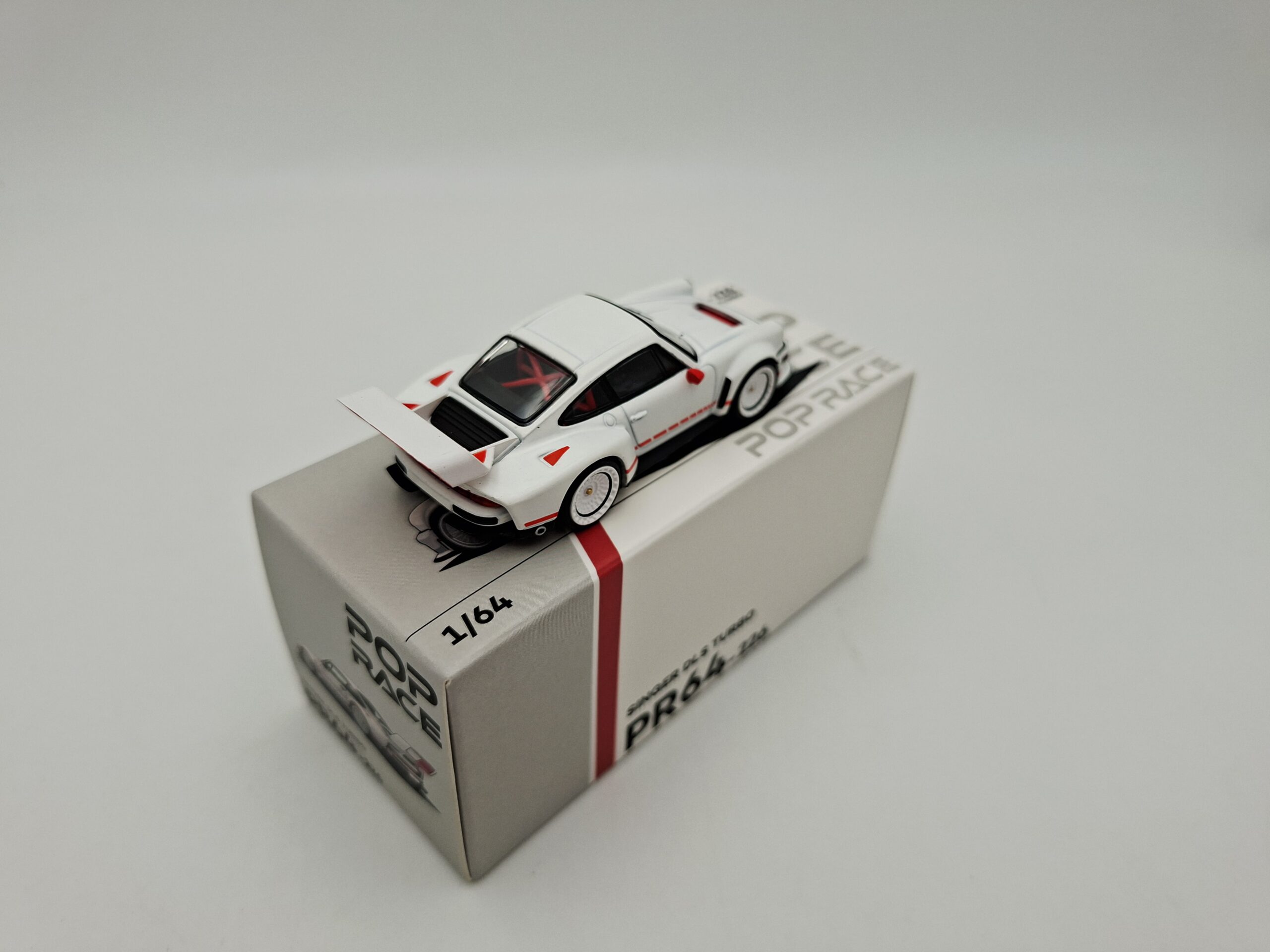 POP RACE 1:64 PORSCHE SINGER DLS TURBO WHITE NOVEDAD - Image 3