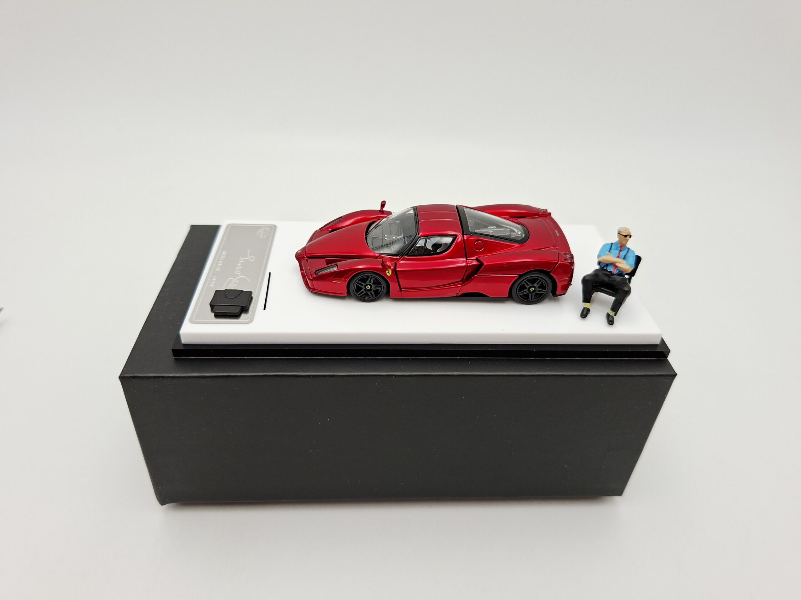 KING MODEL 1:64 FERRARI ENZO METALLIC RED