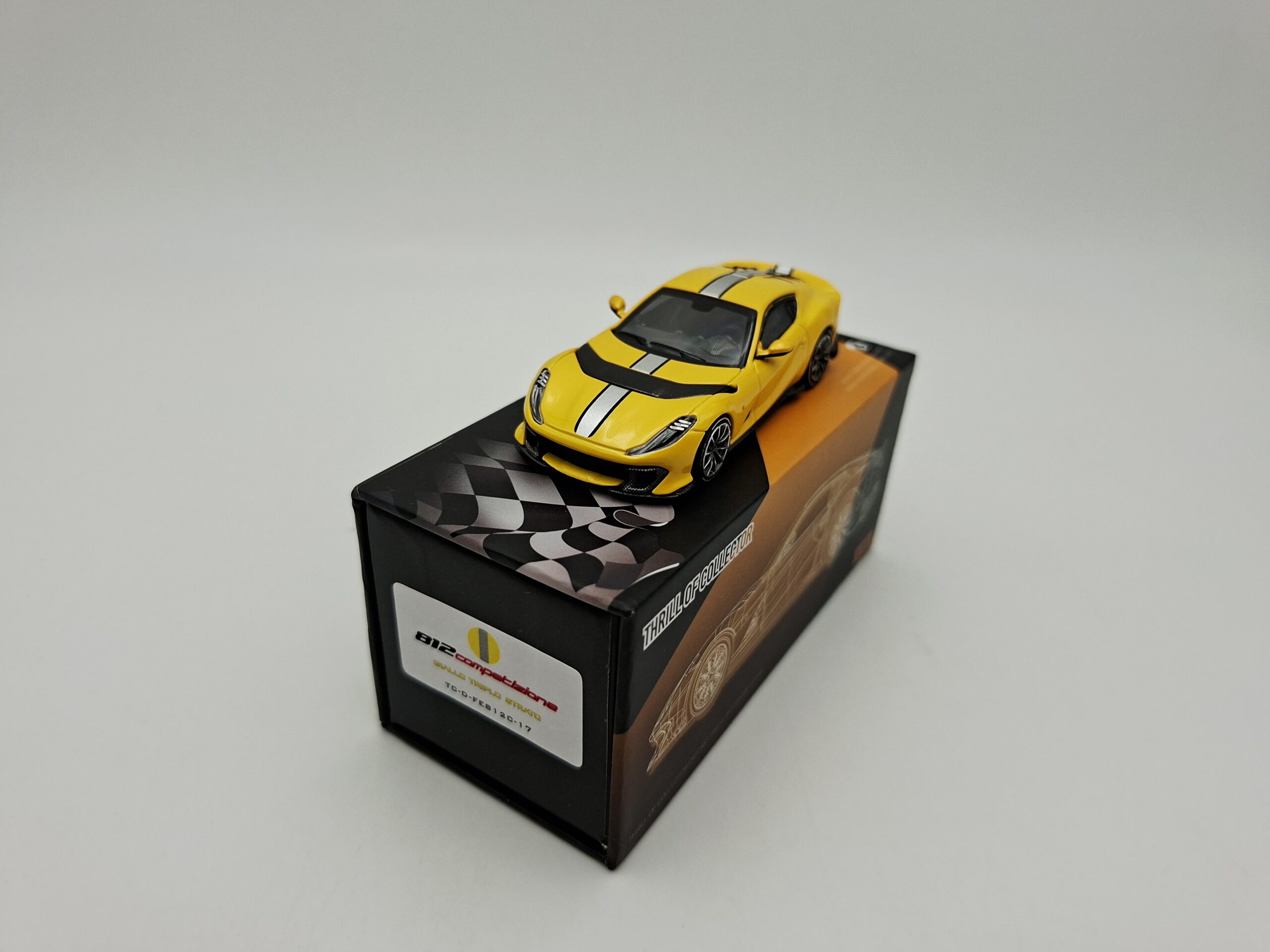 TOC 1:64 FERRARI 812 C GIALLO NOVEDAD - Imagen 2