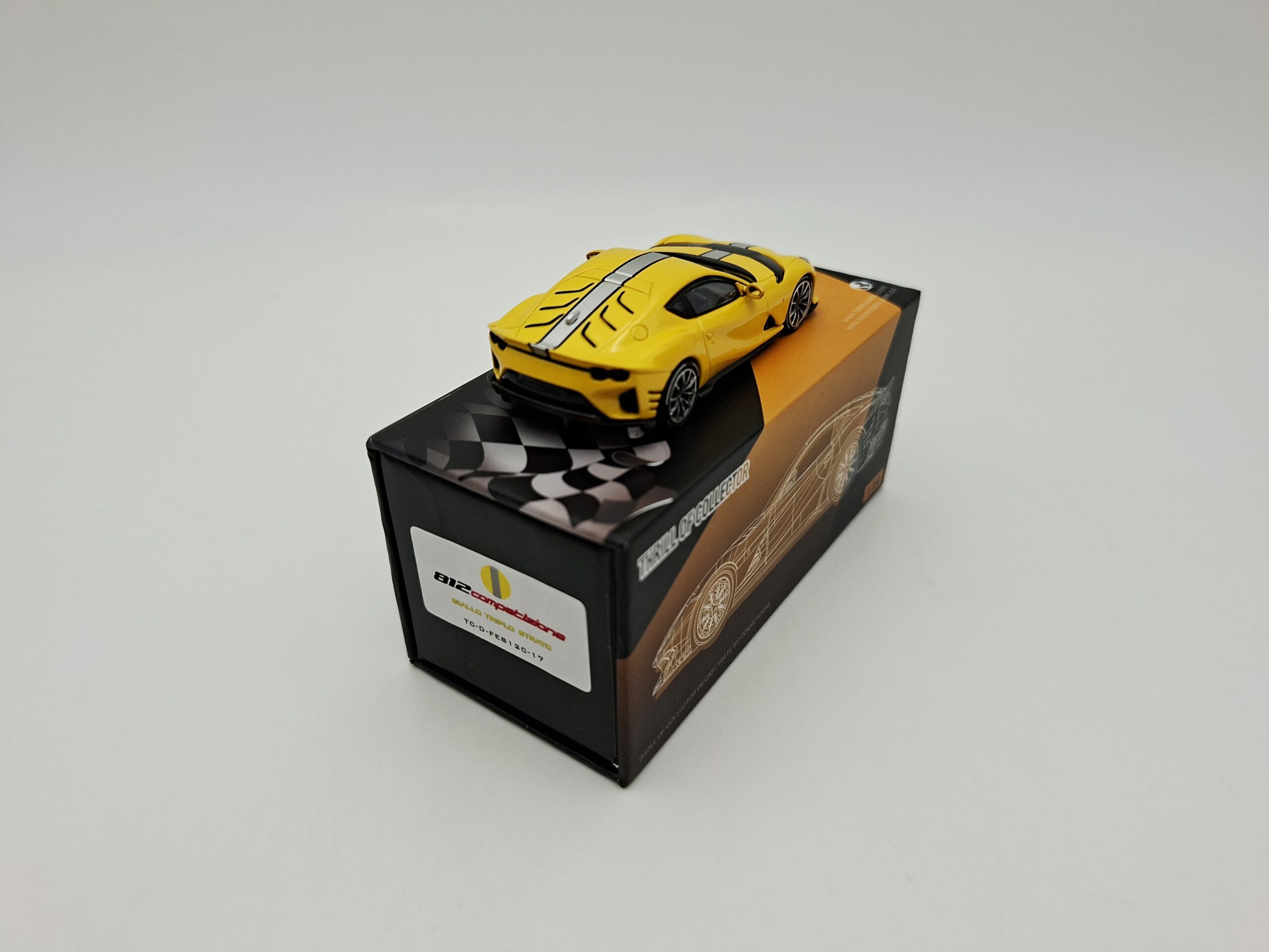TOC 1:64 FERRARI 812 C GIALLO NOVEDAD - Imagen 3