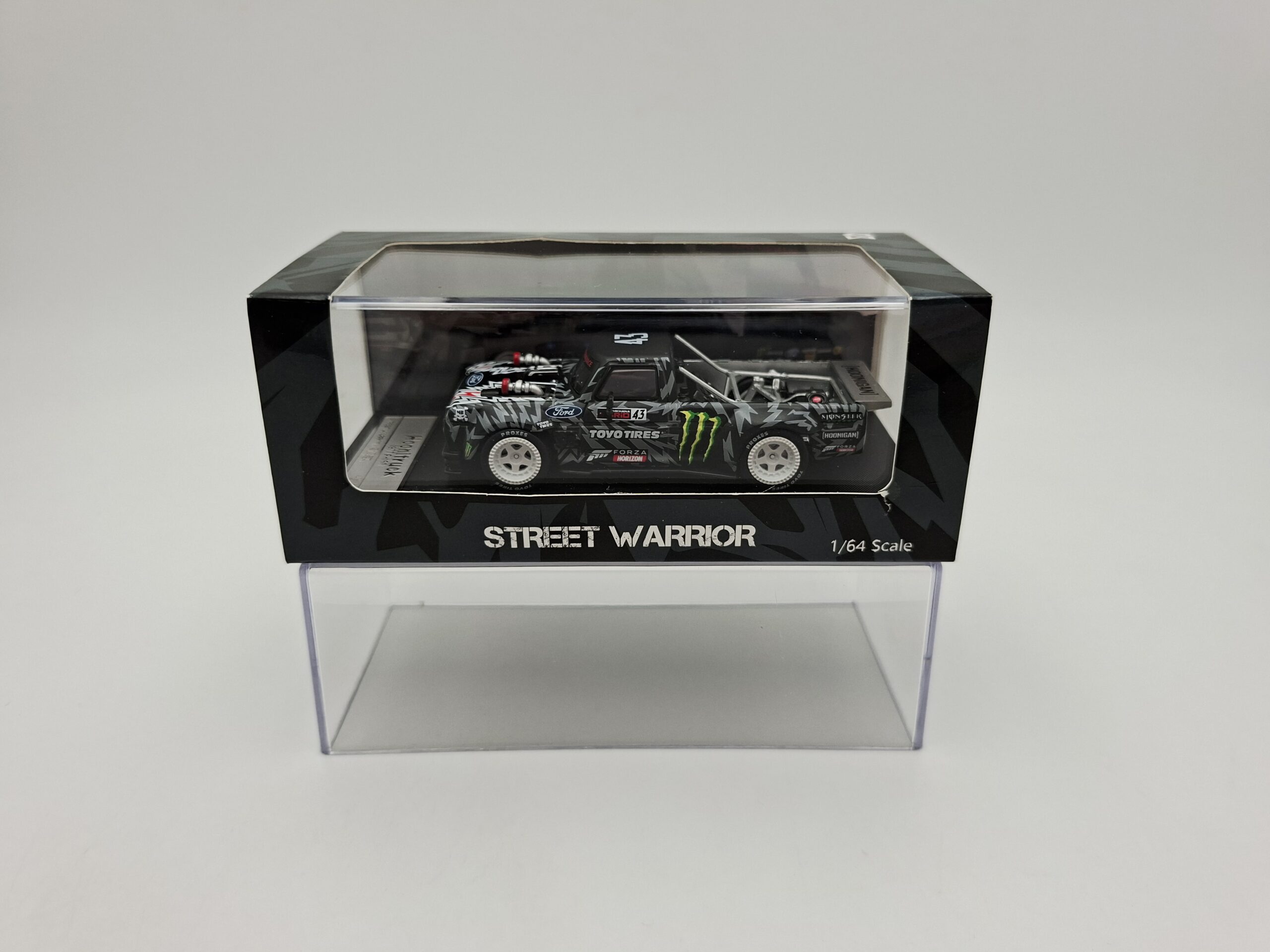 STREET WEAPON 1:64 FORD F150 HOONITRUCK