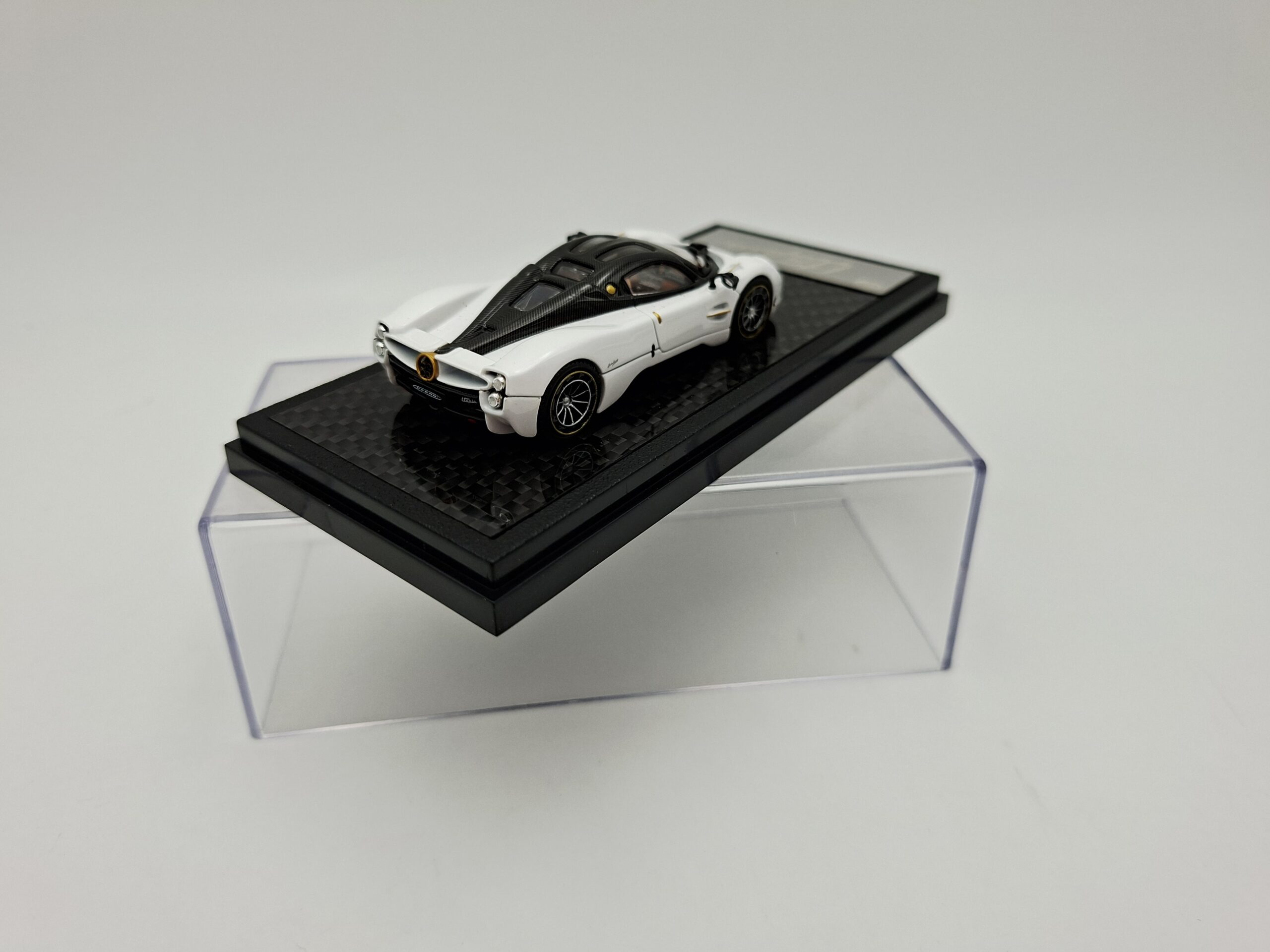 LCD 1:64 PAGANI UTOPIA WHITE NOVEDAD - Image 5