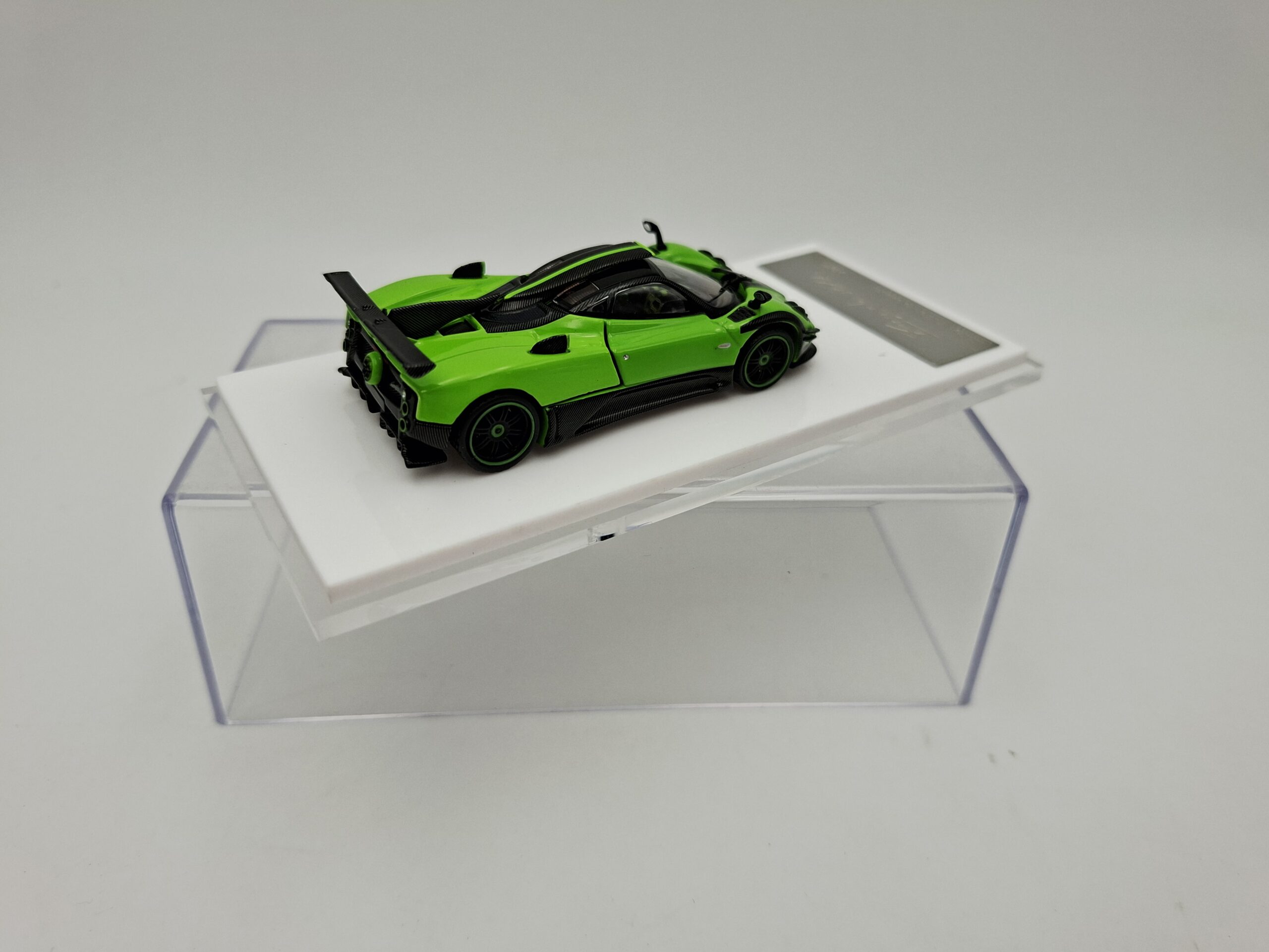 HKM 1:64 PAGANI ZONDA 760 HARDTOP APPLE GREEN NOVEDAD - Image 5
