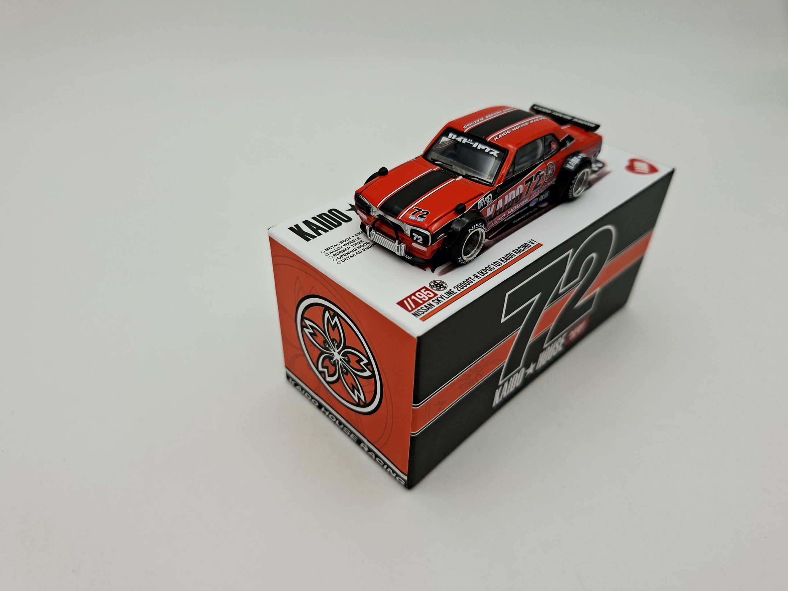 MINI GT 1:64 NISSAN SKYLINE 2000GT R KPGC 10 KAIDO RACING V1 NOVEDAD - Image 4