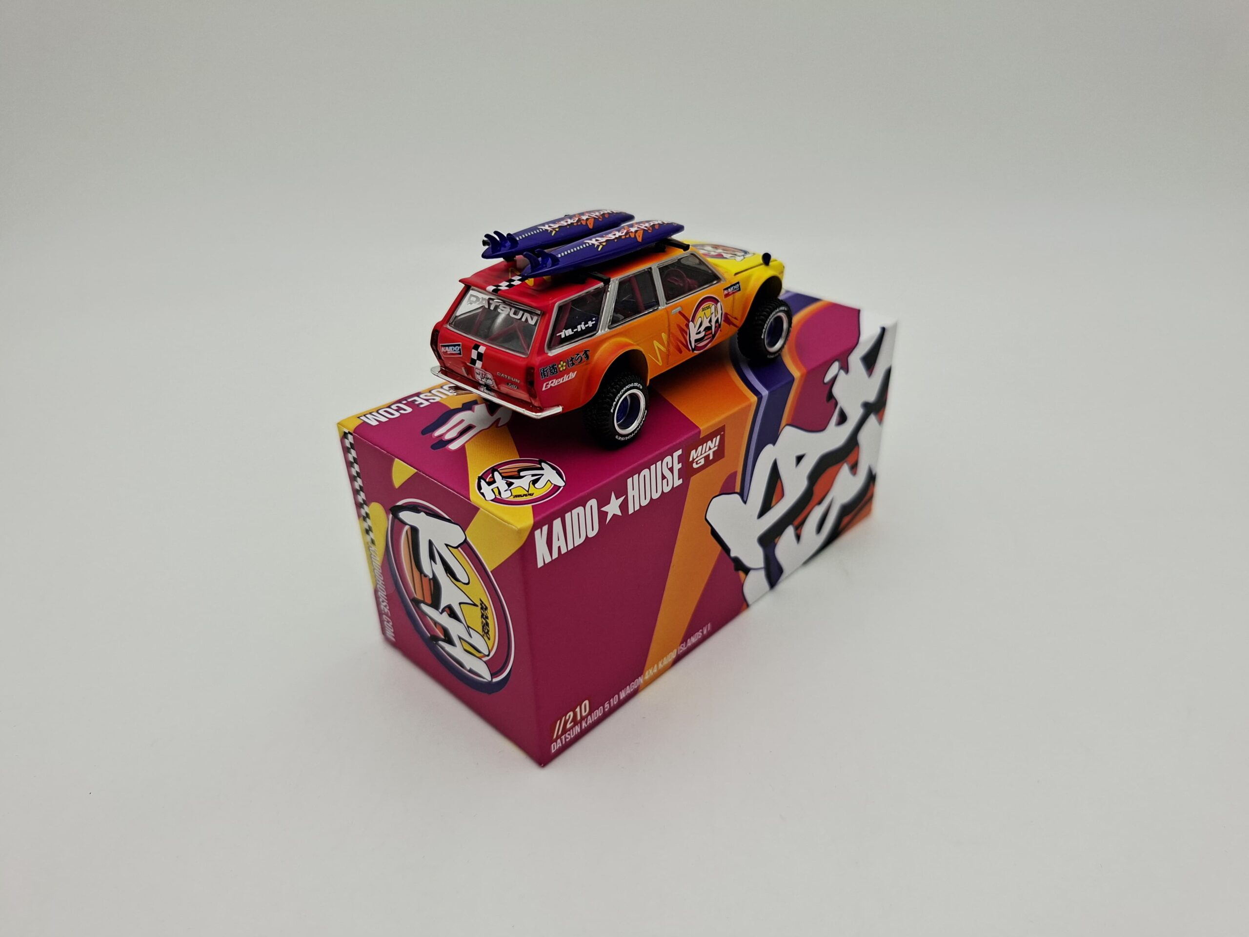 MINI GT 1:64 DATSUN KAIDO 510 WAGON 4X4 KAIDO ISLANDS V1 NOVEDAD - Image 3