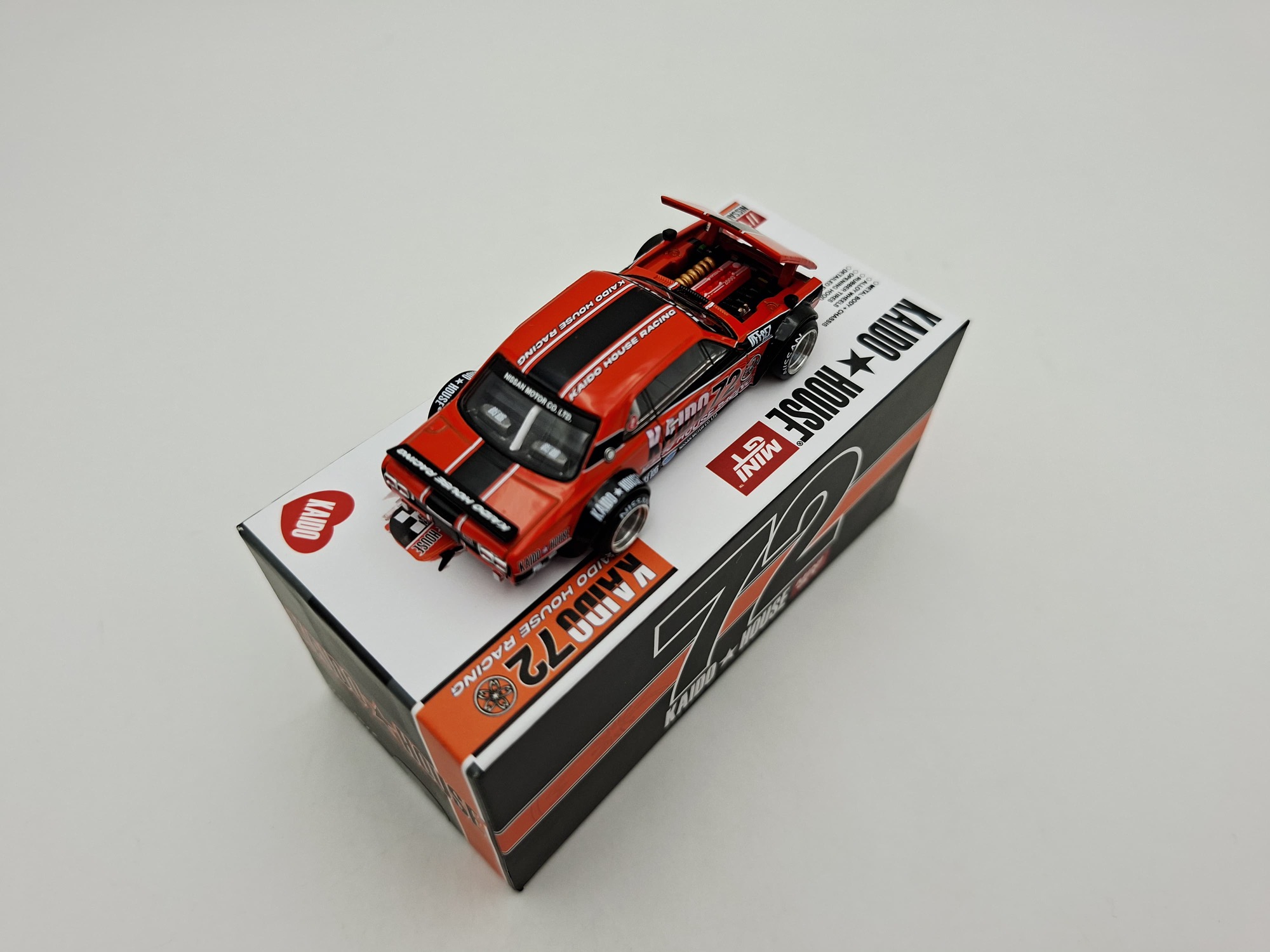MINI GT 1:64 NISSAN SKYLINE 2000GT R KPGC 10 KAIDO RACING V1 NOVEDAD - Image 2