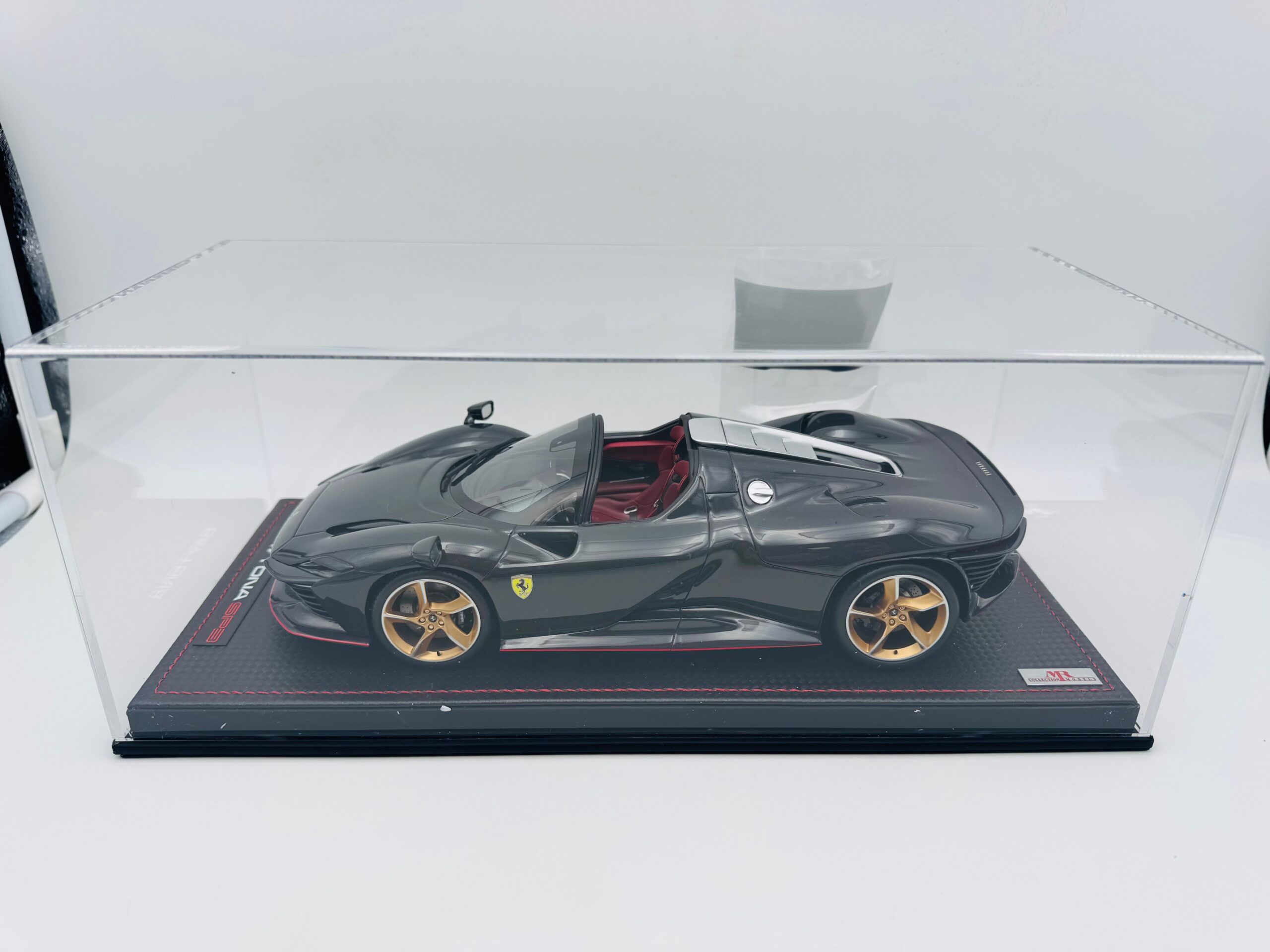 MR 1:18 FERRARI DAYTONA SP3 FULL CARBON - Image 2