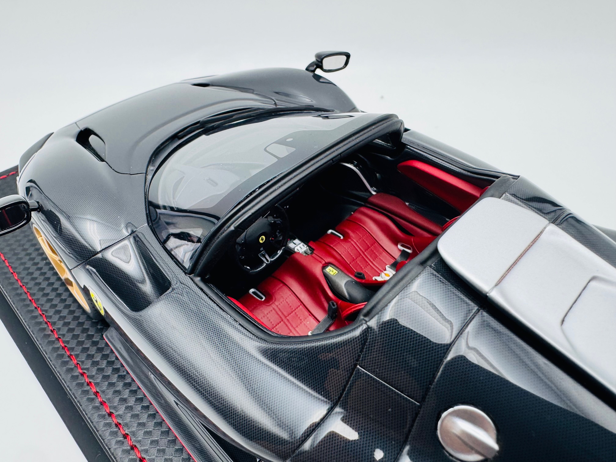 MR 1:18 FERRARI DAYTONA SP3 FULL CARBON - Image 5