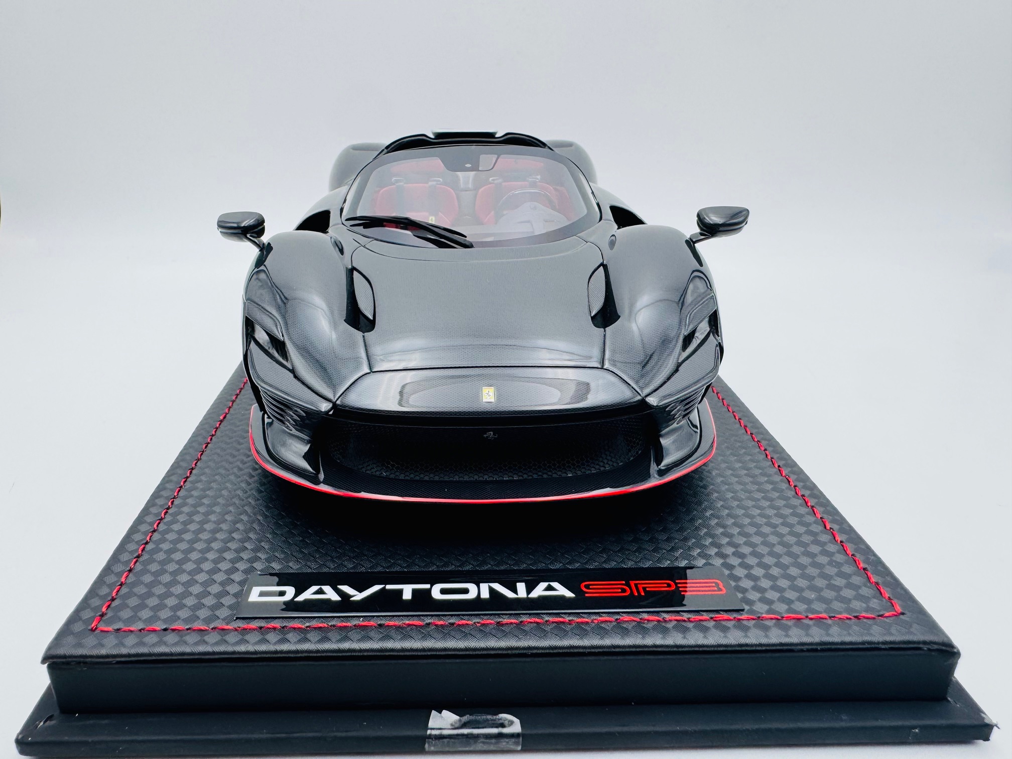 MR 1:18 FERRARI DAYTONA SP3 FULL CARBON - Image 6