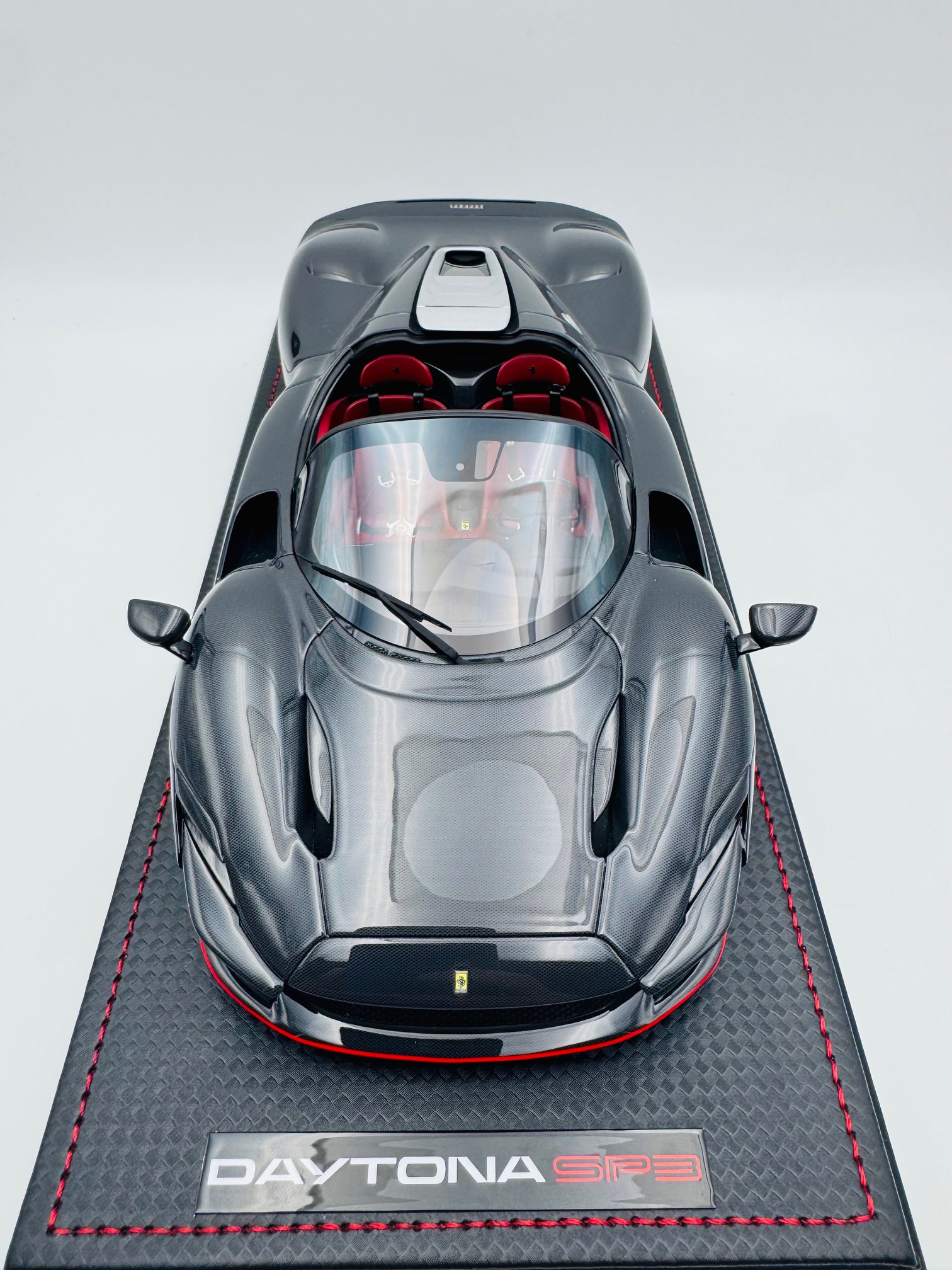 MR 1:18 FERRARI DAYTONA SP3 FULL CARBON - Image 7