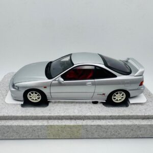 MOTORHELIX 1:18 HONDA INTEGRA TYPE R DC2 PRE-FACELIFT VOGUE SILVER METALLIC