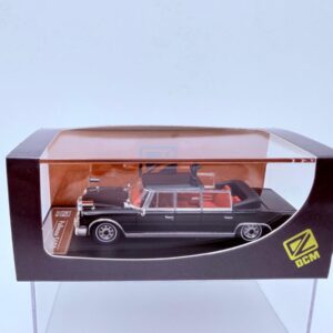 DCM 1:64 MERCEDES PULLMAN 600 CON MICROFONOS