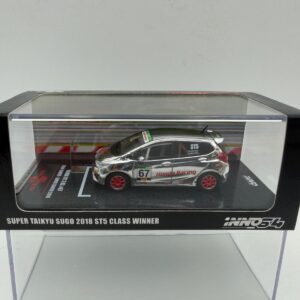 INNO MODELS 1:64 HONDA FIT 3 RS  con daño