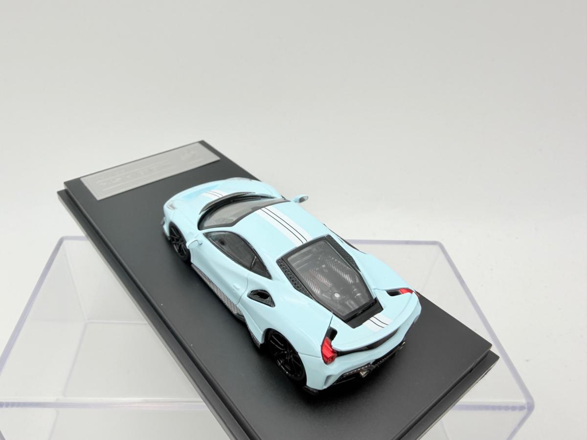 DCM 1:64 FERRARI 488 PISTA NOVITEC LIGHT BLUE - Imagen 5