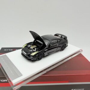MOTORHELIX 1:64 NISSAN GTR R35 BLACK