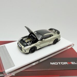 MOTORHELIX 1:64 NISSAN GTR R35 MILLENNIUM JADE