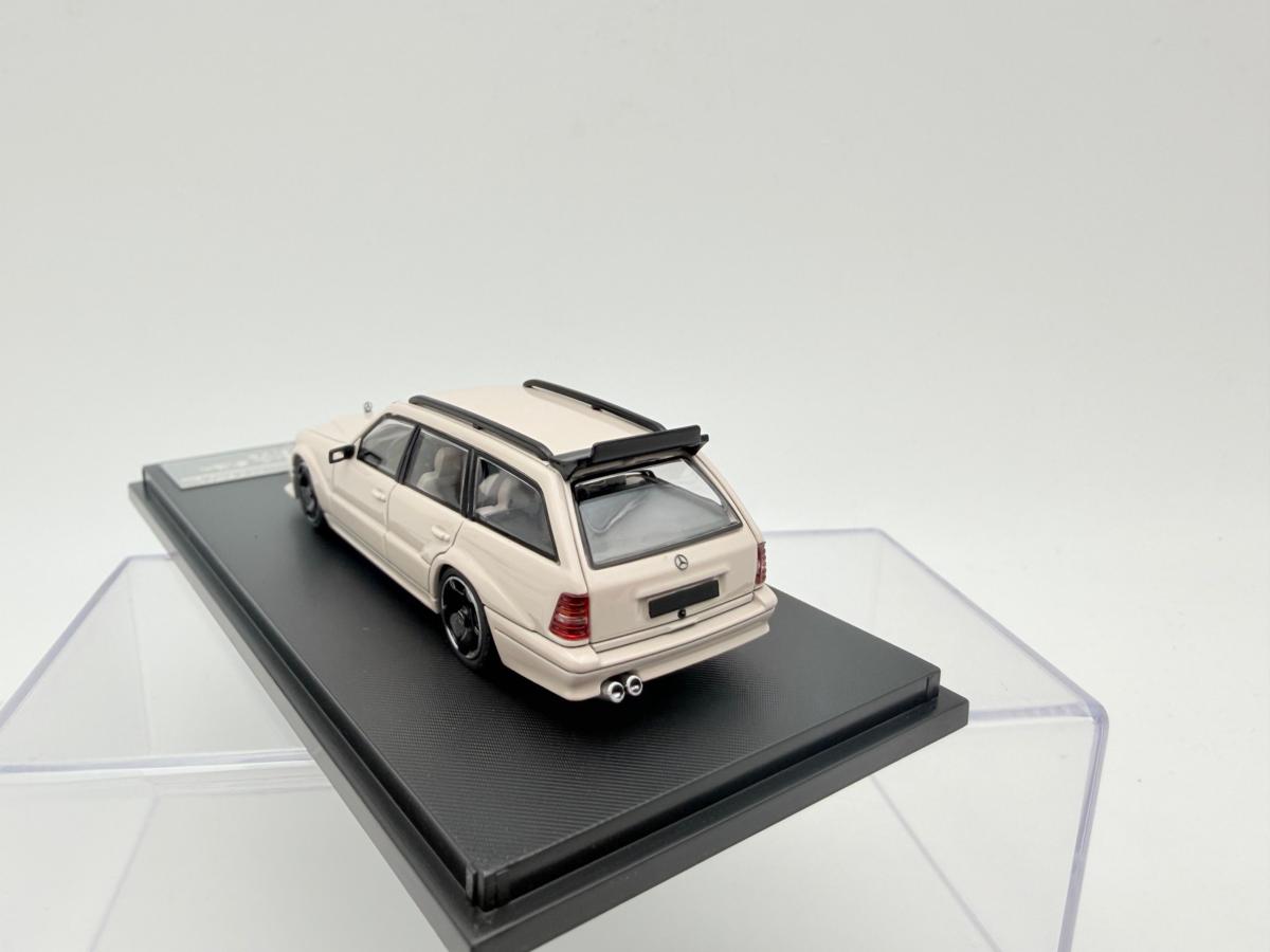 MORTAL 1:64 MERCEDES BENZ S124 MILK TEA COLOR - Imagen 4