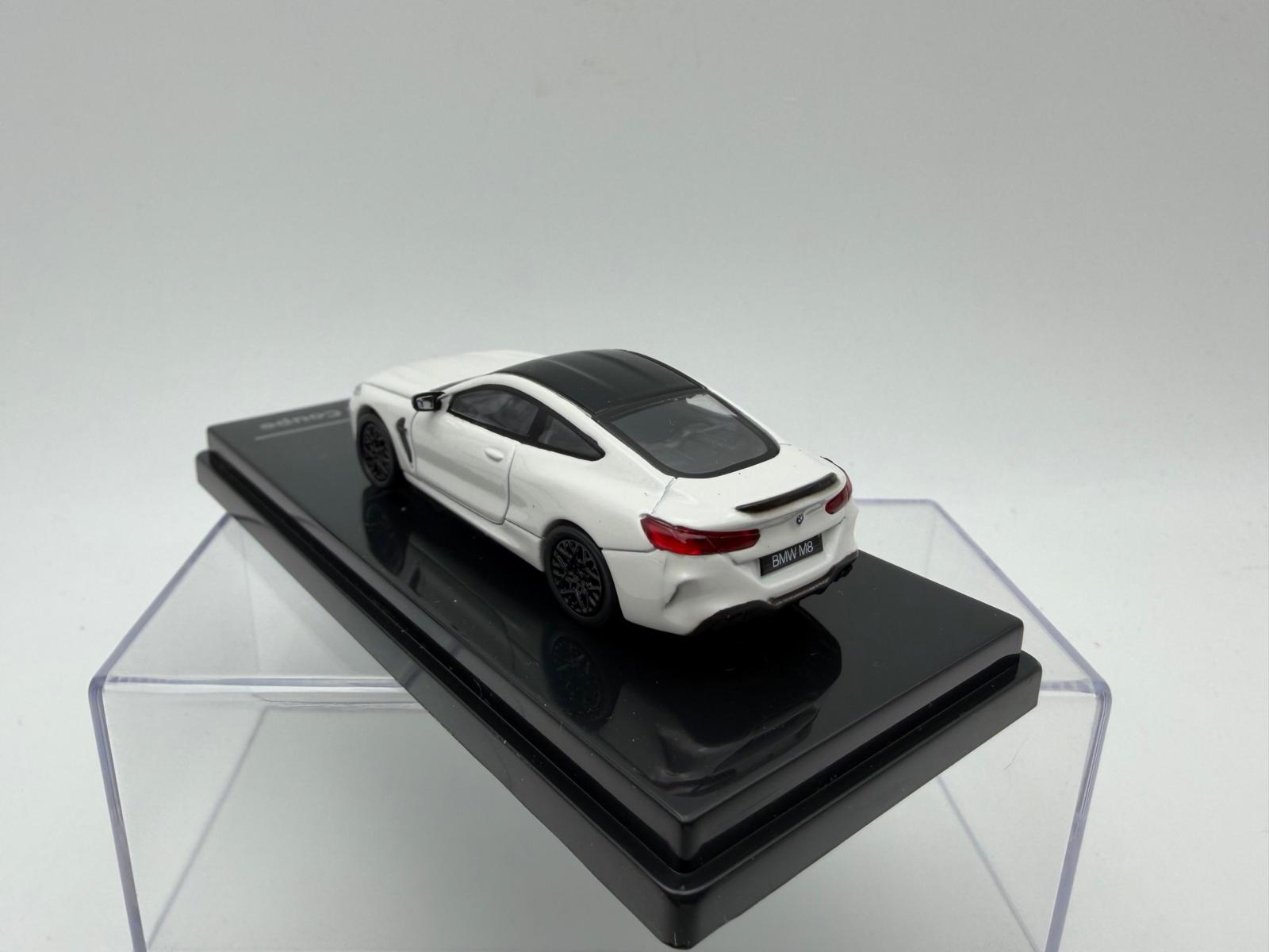 PARA64 1:64 BMW M8 BLANCO - Image 3