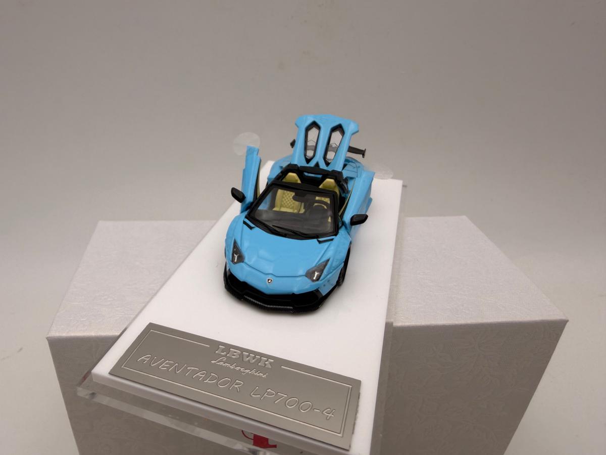 RHINO MODEL 1:64 LAMBORGHINI LP720-4 ROADSTER LBWK AZUL - Imagen 3