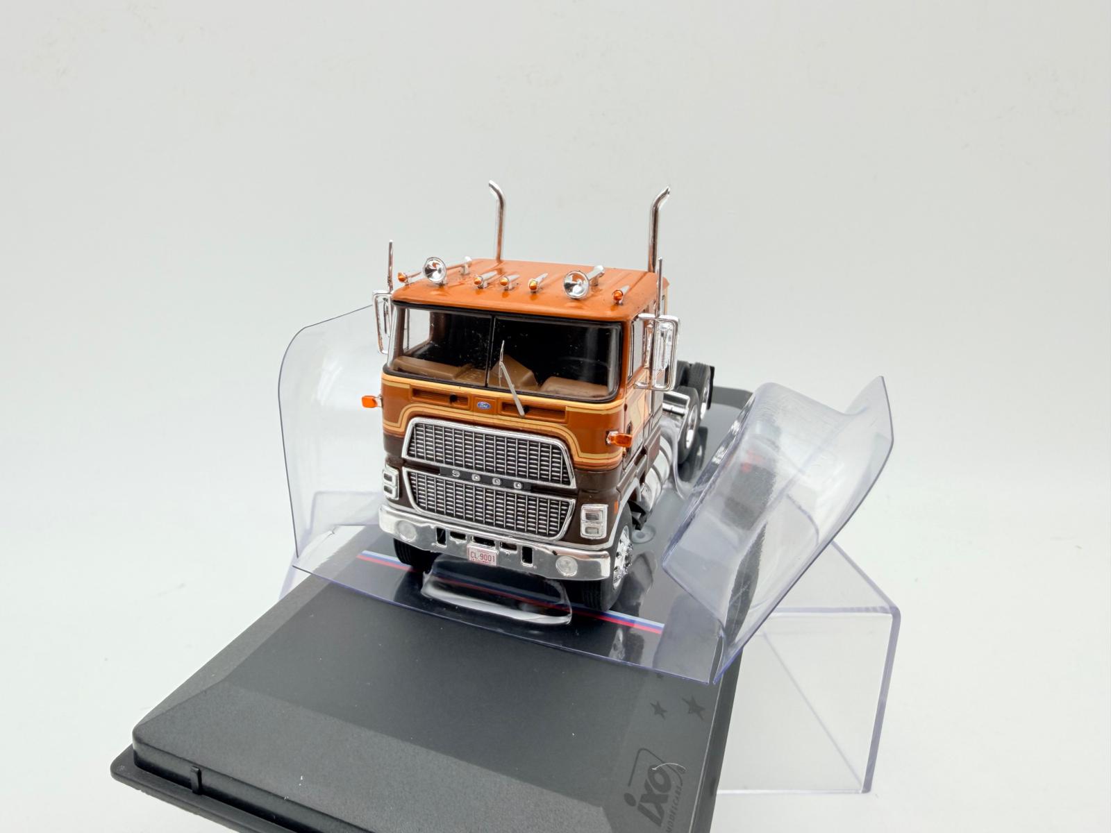 IXO 1:64 FORD CL 9000 1976 - Imagen 2