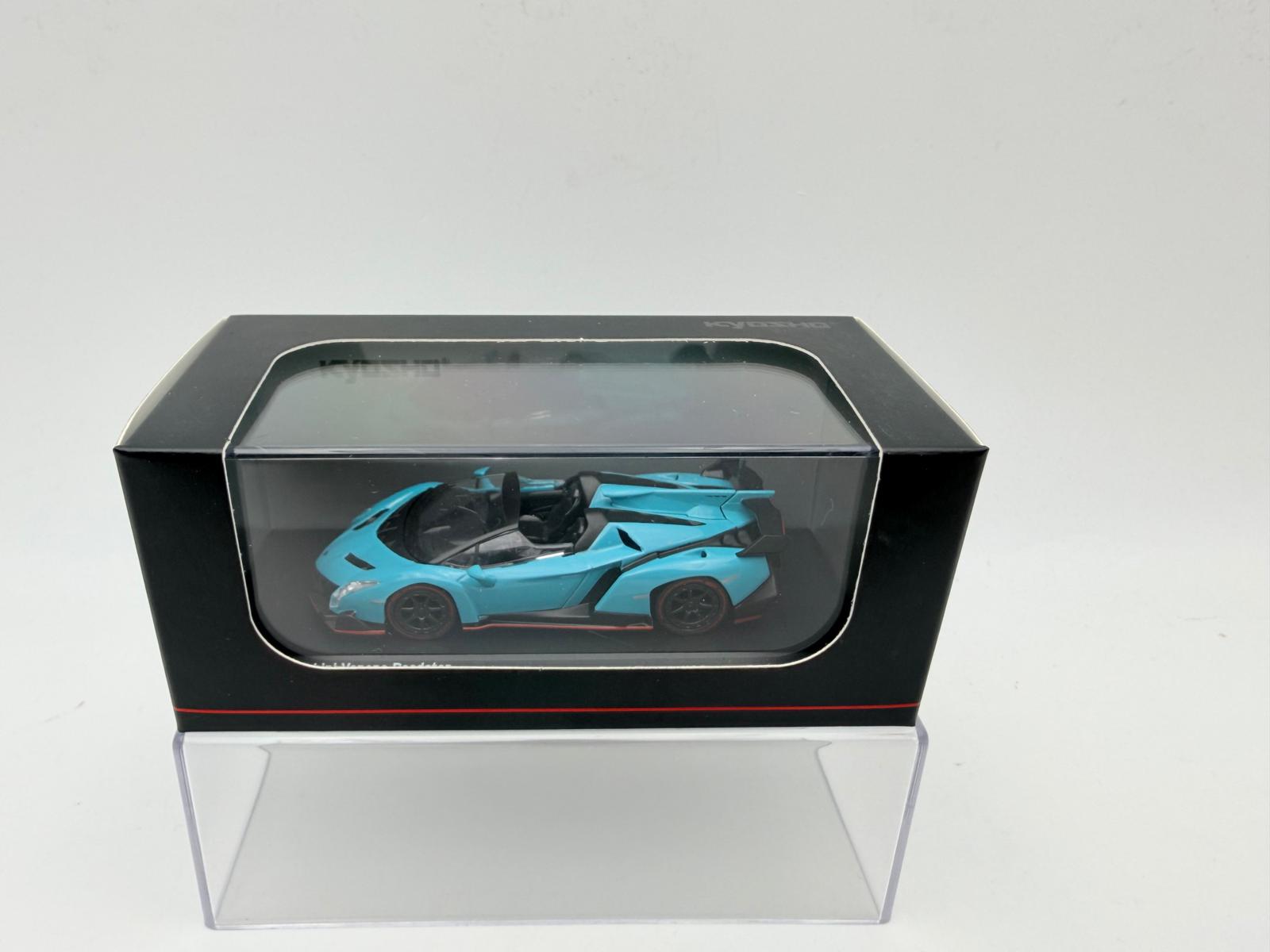 KYOSHO 1:64 LAMBORGHINI VENENO ROADSTER BLUE - Imagen 4